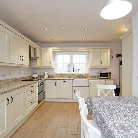 Royal Hillsborough Village Luxury Townhouse ภายนอก รูปภาพ