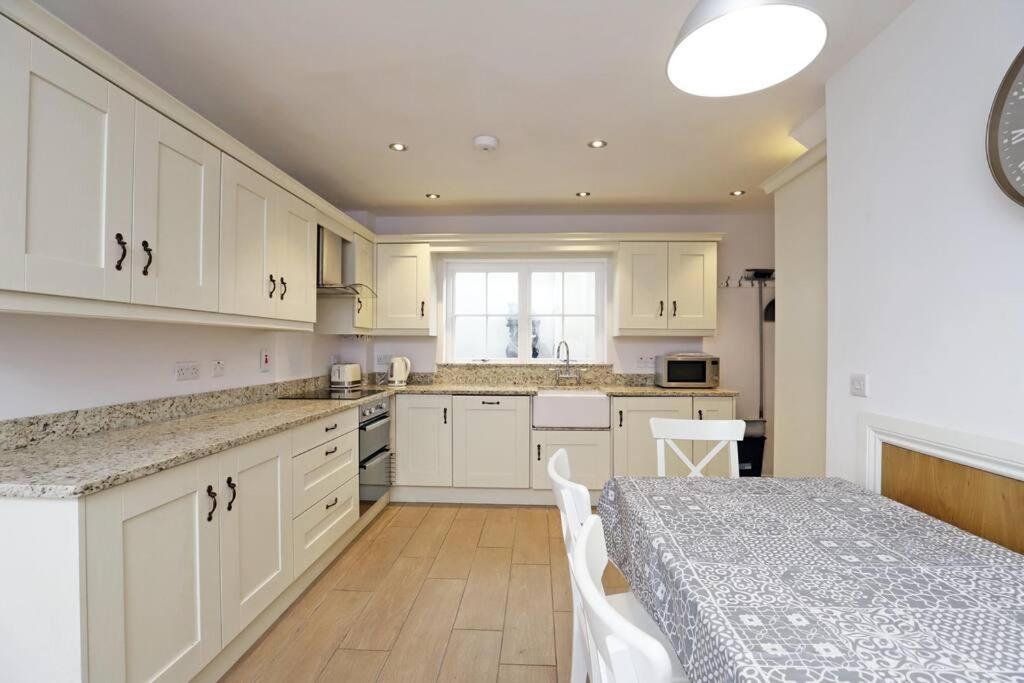 Royal Hillsborough Village Luxury Townhouse ภายนอก รูปภาพ