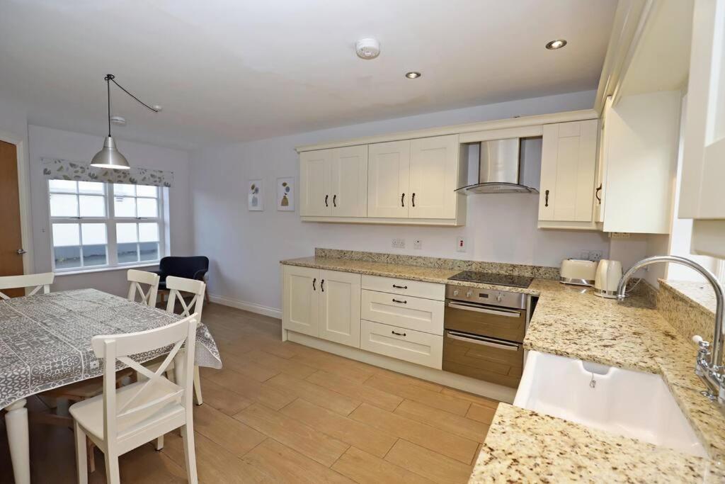 Royal Hillsborough Village Luxury Townhouse ภายนอก รูปภาพ