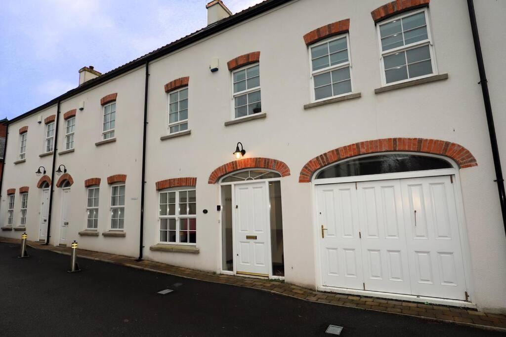 Royal Hillsborough Village Luxury Townhouse ภายนอก รูปภาพ